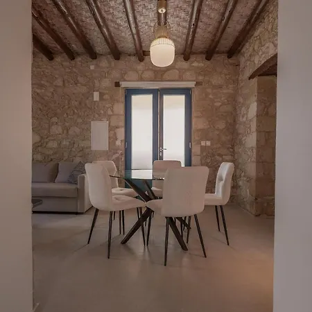 Phaedrus Living: Peristerona Traditional House *